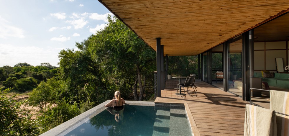 tanda-tula-pool