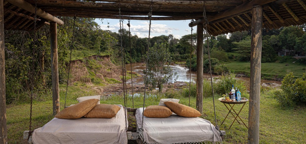 bush-and-beyond-house-in-the-wild-marula-cottage-outside-swing-beds