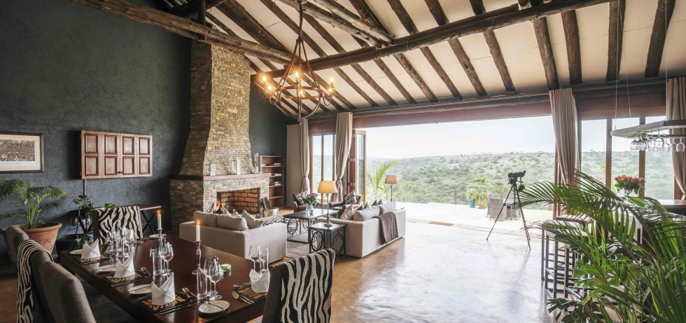 bush-and-beyond-the-emakoko-private-house-dining-and-sitting-area-1